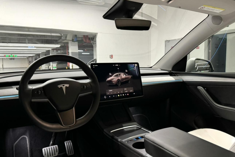 Tesla Model Y 2023 #12 Tesla Model Y 2023 car image #12