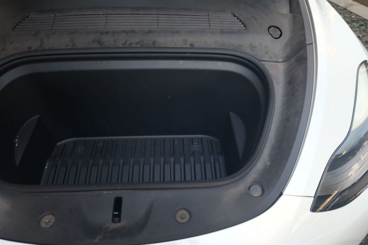 Tesla Model Y 2021 #24 Tesla Model Y 2021 car image #24