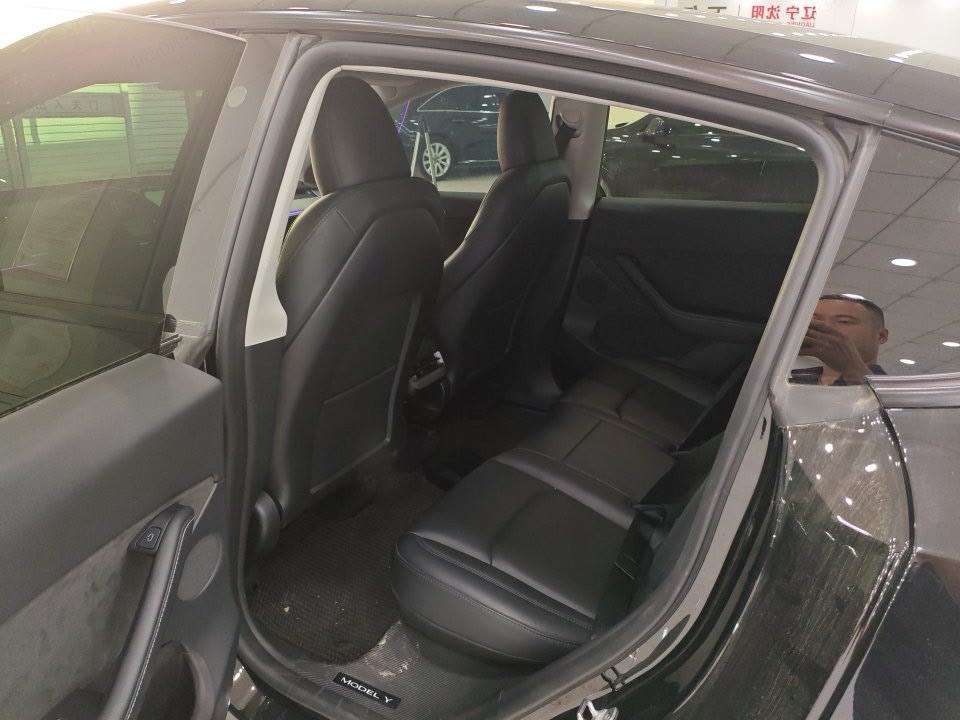 Tesla Model Y 2023 car image #6