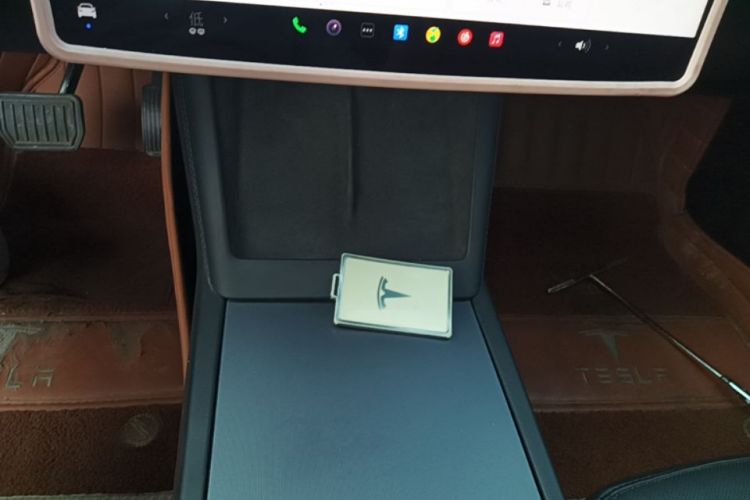 Tesla Model 3 2023 car image #18