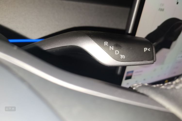 Tesla Model Y 2023 #16 Tesla Model Y 2023 car image #16