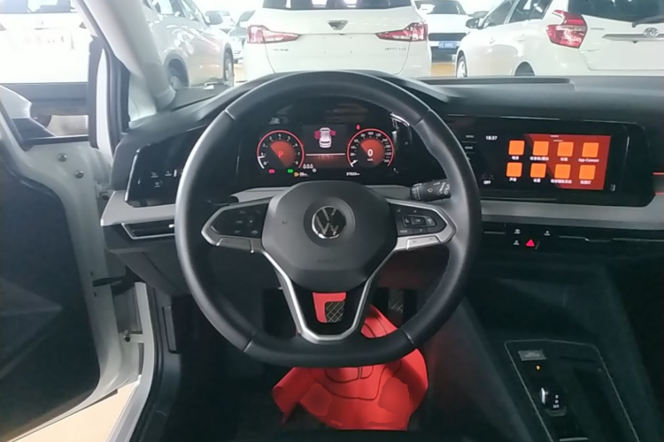 Volkswagen Golf 2022 car image #11