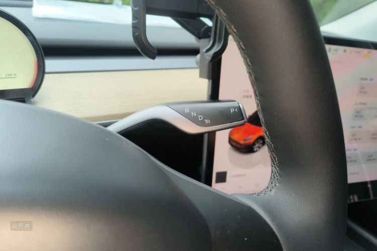 Tesla Model Y 2023 #16 Tesla Model Y 2023 car image #16