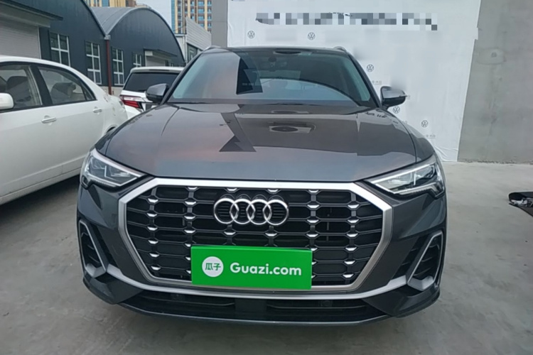 Audi Q3 2022 car image #3