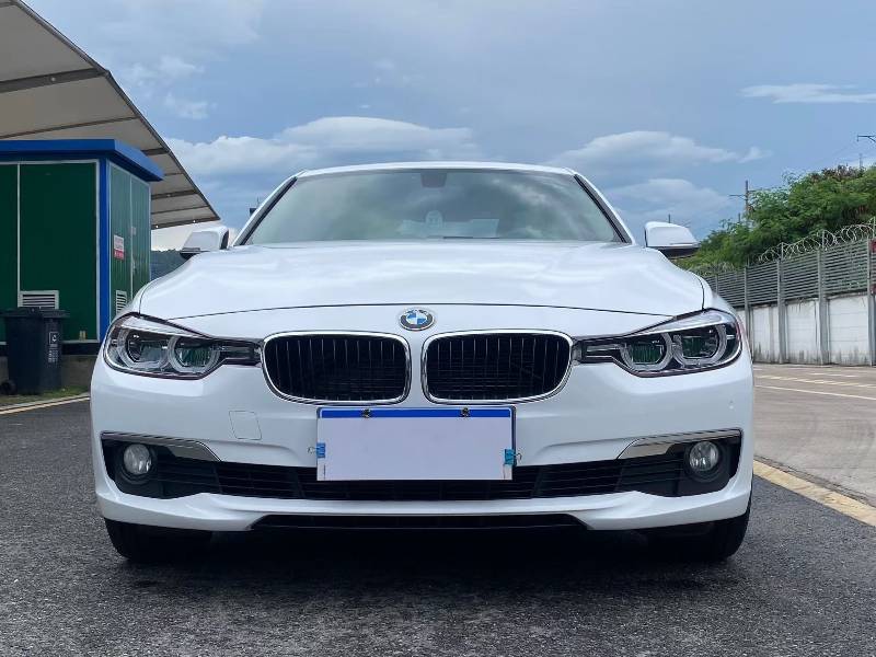 BMW 3 Series 2018 изображение автомобиля #2