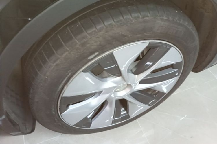 Tesla Model Y 2022 car image #9