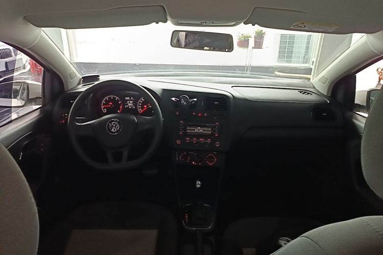 Volkswagen Polo 2019 car image #10