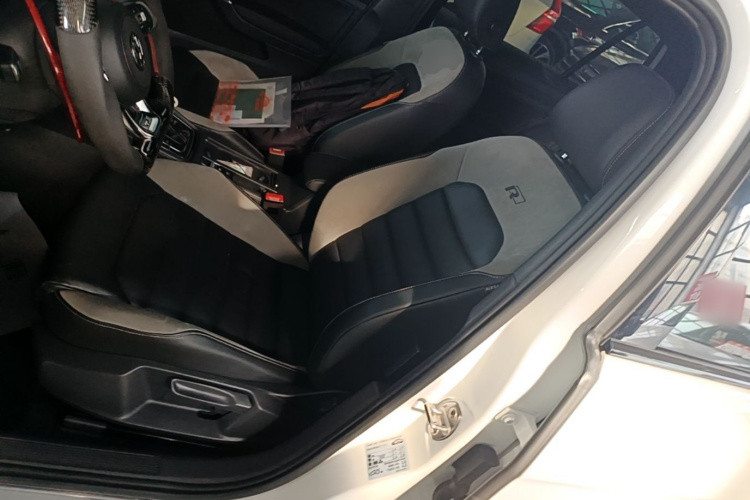 Volkswagen Golf 2020 car image #15