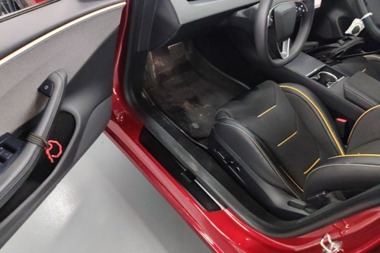 Tesla Model 3 2024 car image #16