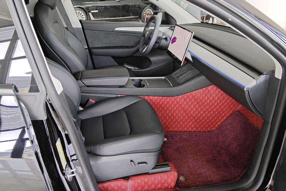Tesla Model Y 2023 car image #11