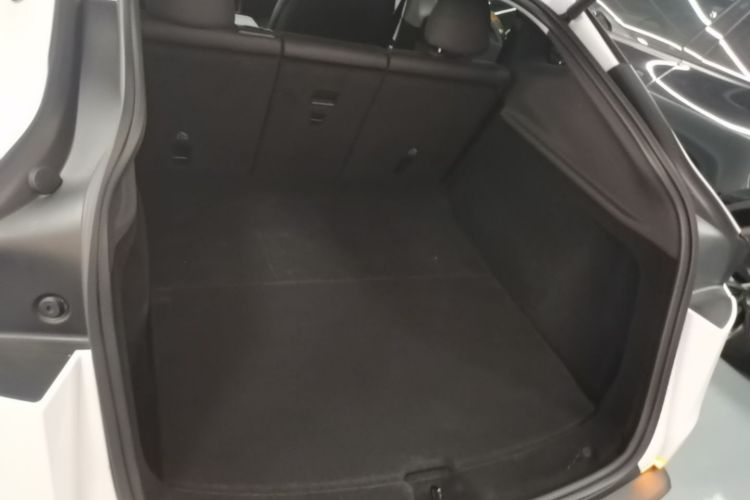 Tesla Model Y 2025 #19 Tesla Model Y 2025 car image #19