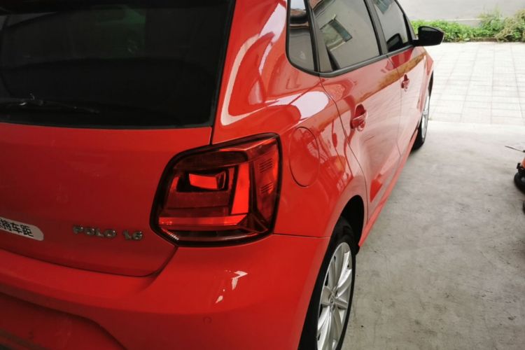 Volkswagen Polo 2014 car image #8