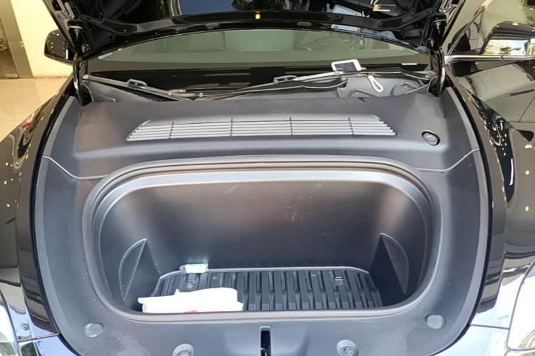 Tesla Model Y 2022 car image #20