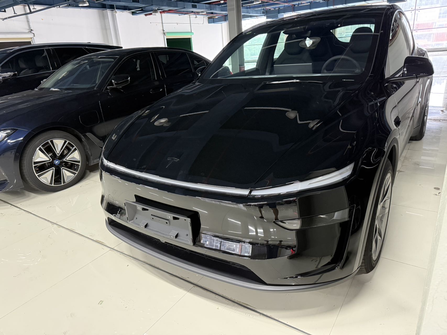 Tesla Model Y L 2026 car image 