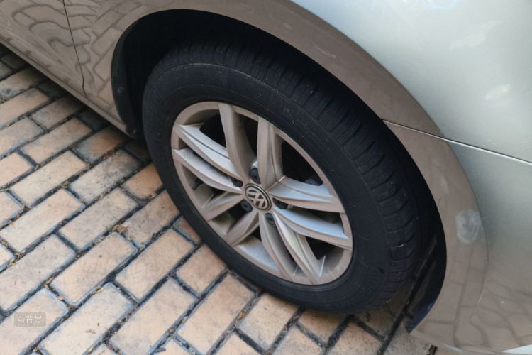 Volkswagen Golf 2018 car image #9