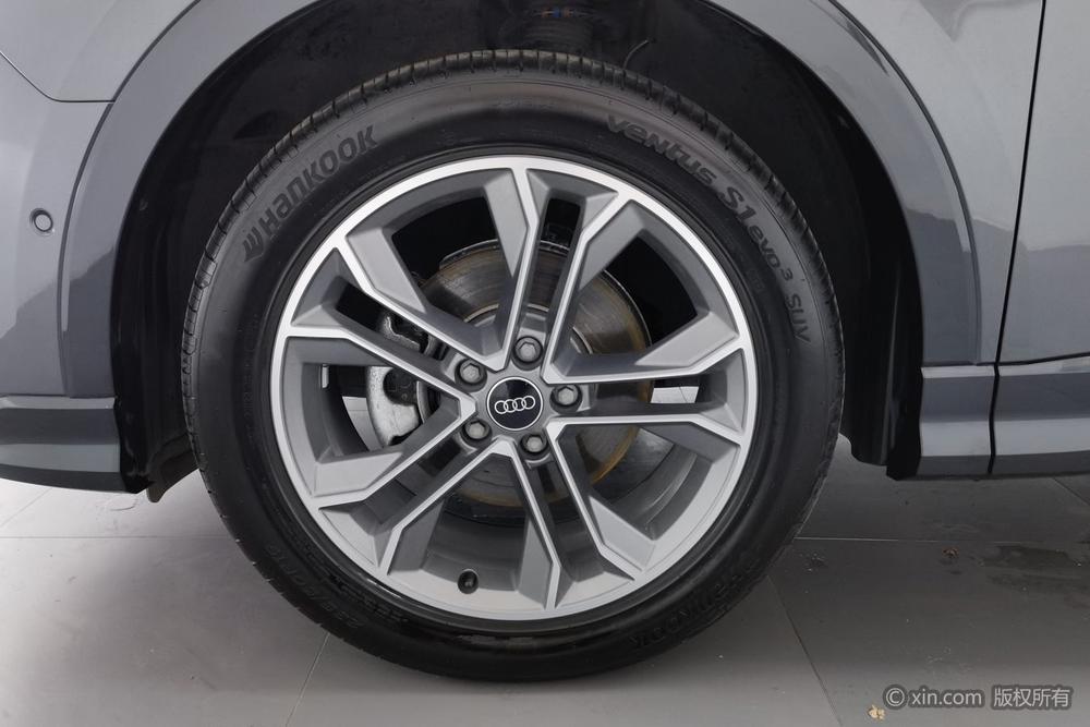 Audi Q3 2025 car image #9