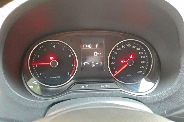 Volkswagen Polo 2015 #16 Volkswagen Polo 2015 car image #16