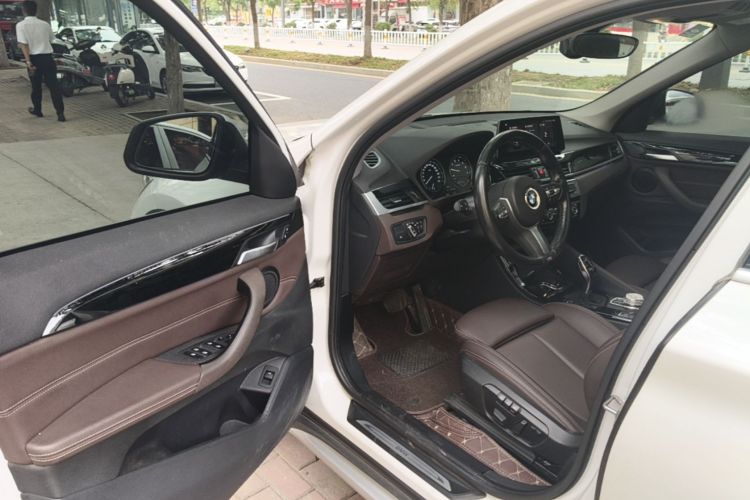 BMW X1 2020 car image #16