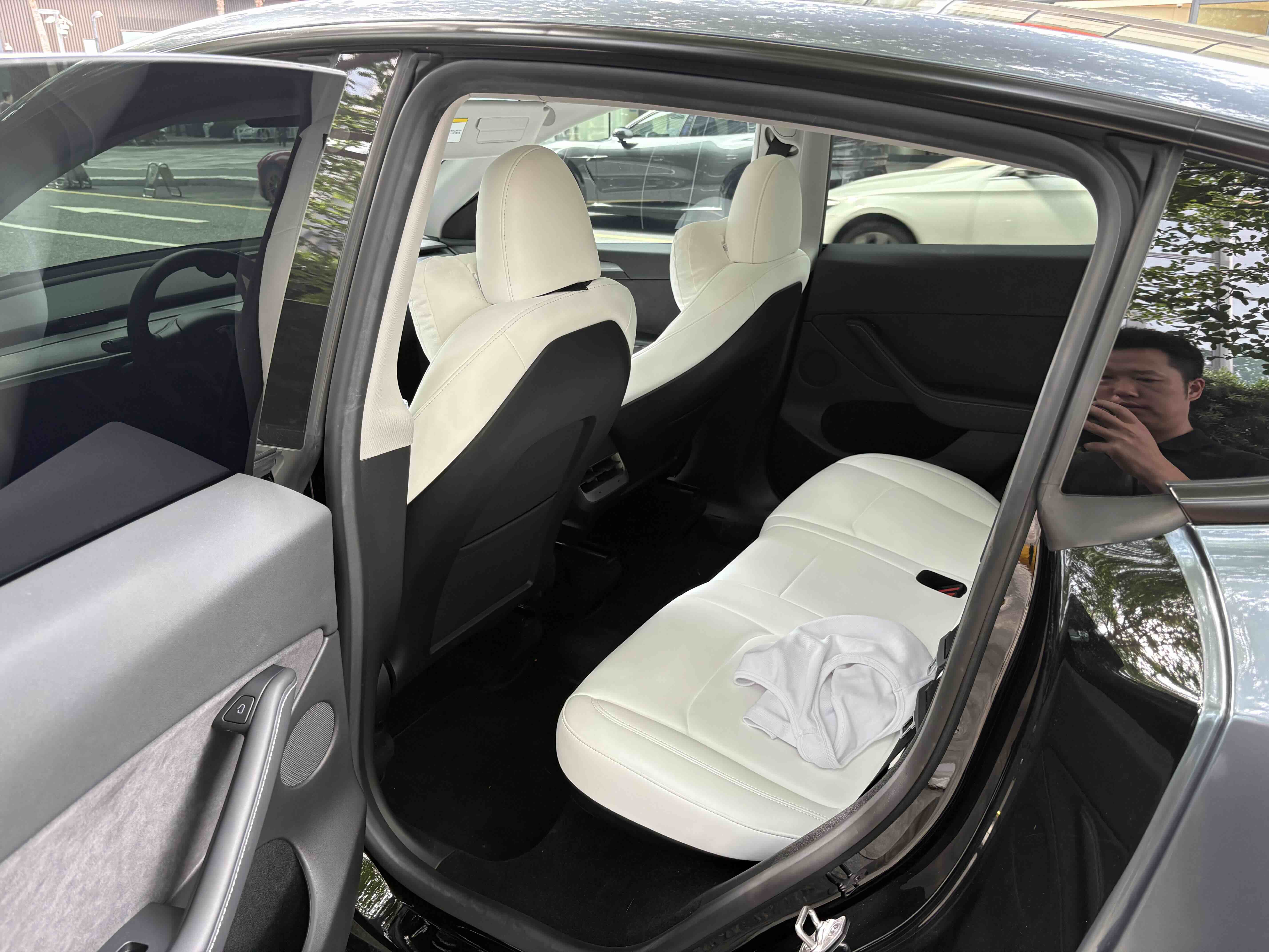 Tesla Model Y 2023 #5 Tesla Model Y 2023 car image #5