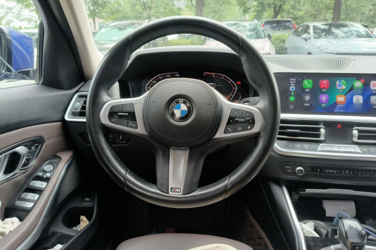 BMW 3 Series 2020 car image #11