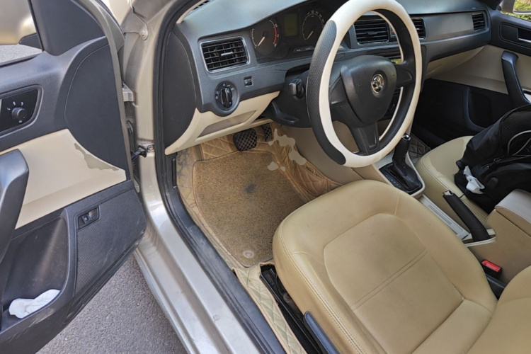 Skoda Rapid 2015 #16 Skoda Rapid 2015 image de voiture #16
