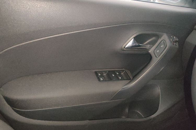 Volkswagen Polo 2016 صورة سيارة #17
