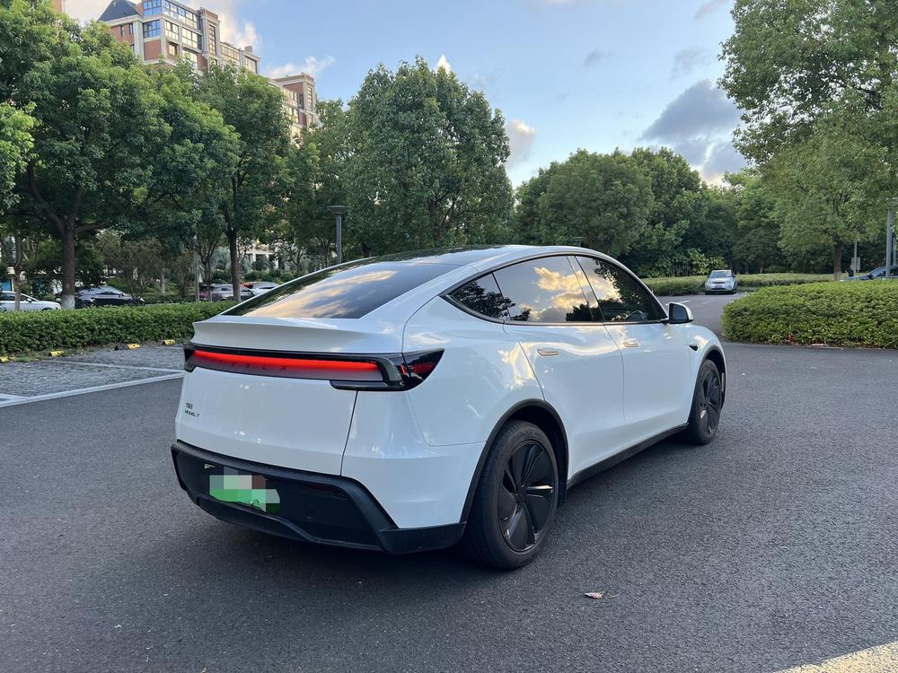 Tesla Model Y 2026 car image #5