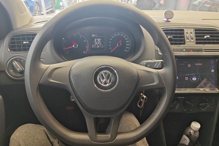 Volkswagen Polo 2016 car image #11
