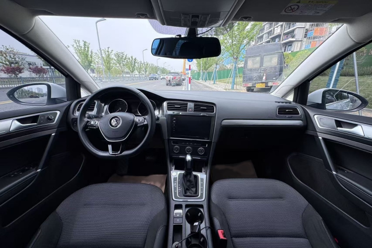 Volkswagen Golf 2020 изображение автомобиля #17