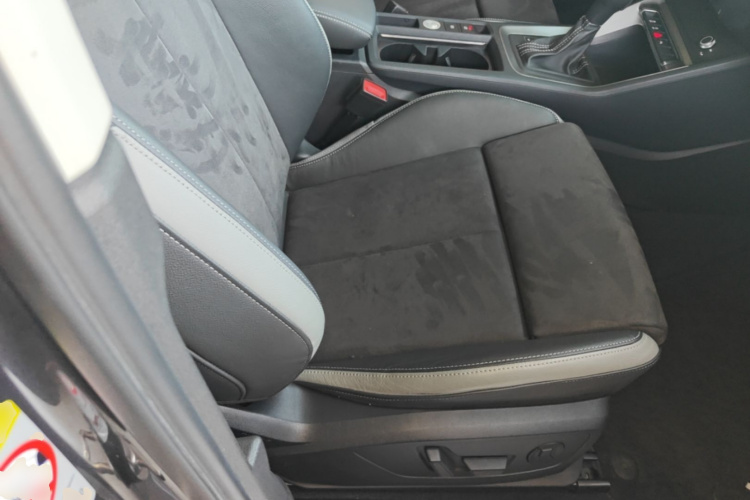 Audi Q3 2023 car image #20