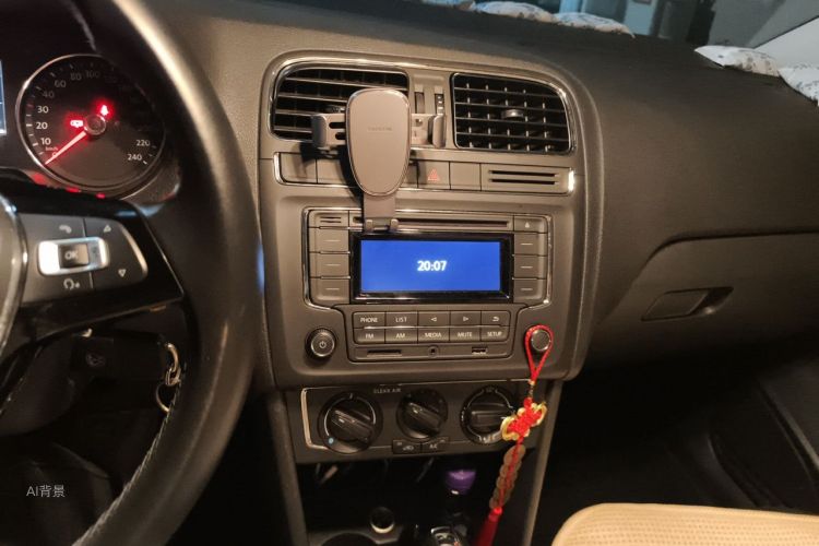 Volkswagen Polo 2016 car image #15