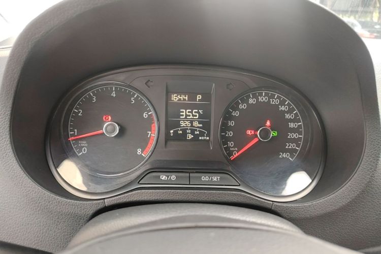 Volkswagen Polo 2017 car image #12