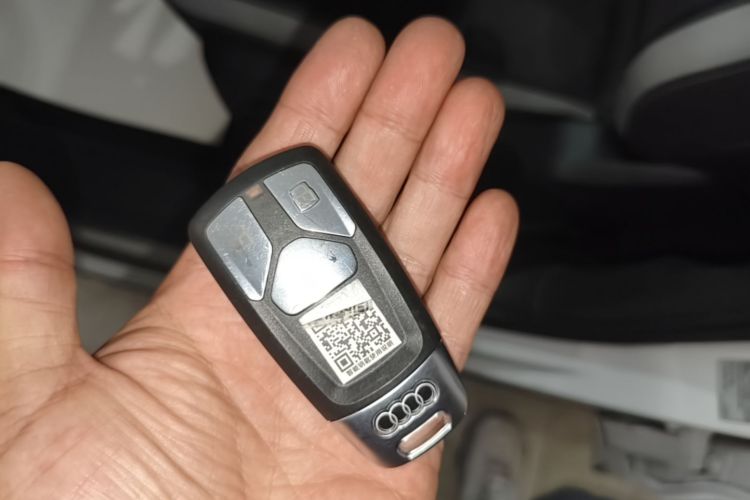 Audi Q3 2022 car image #9