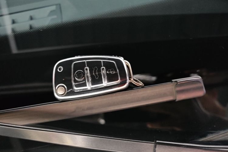 Audi Q3 2023 car image #9