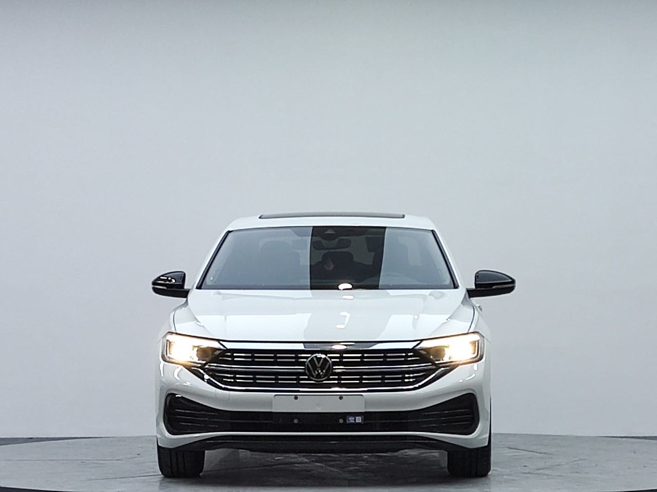 Volkswagen Sagitar 2023 car image #2