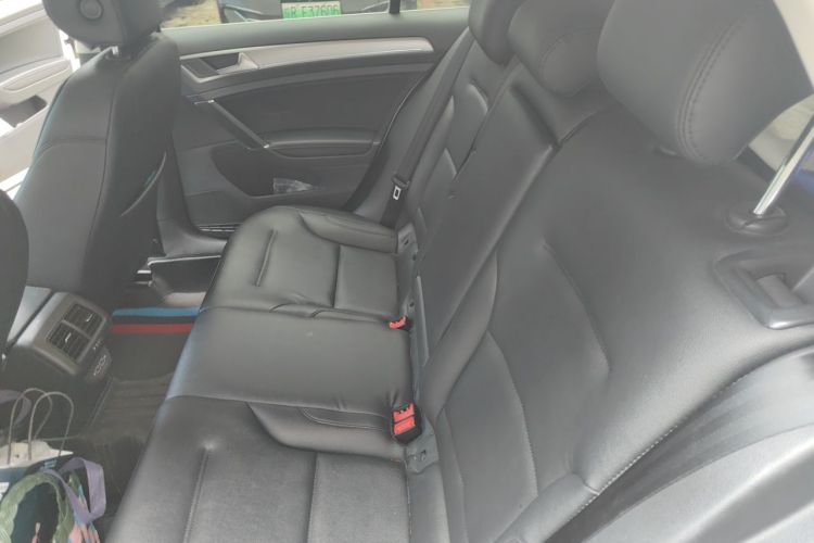 Volkswagen Golf 2019 car image #14