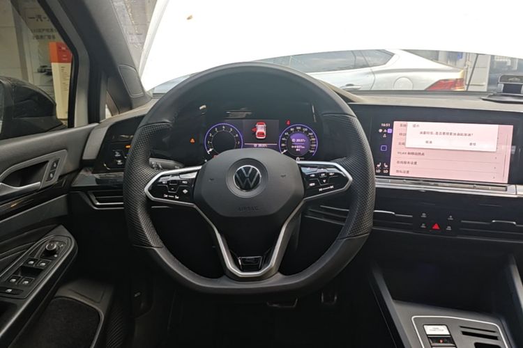 Volkswagen Golf 2024 car image #12