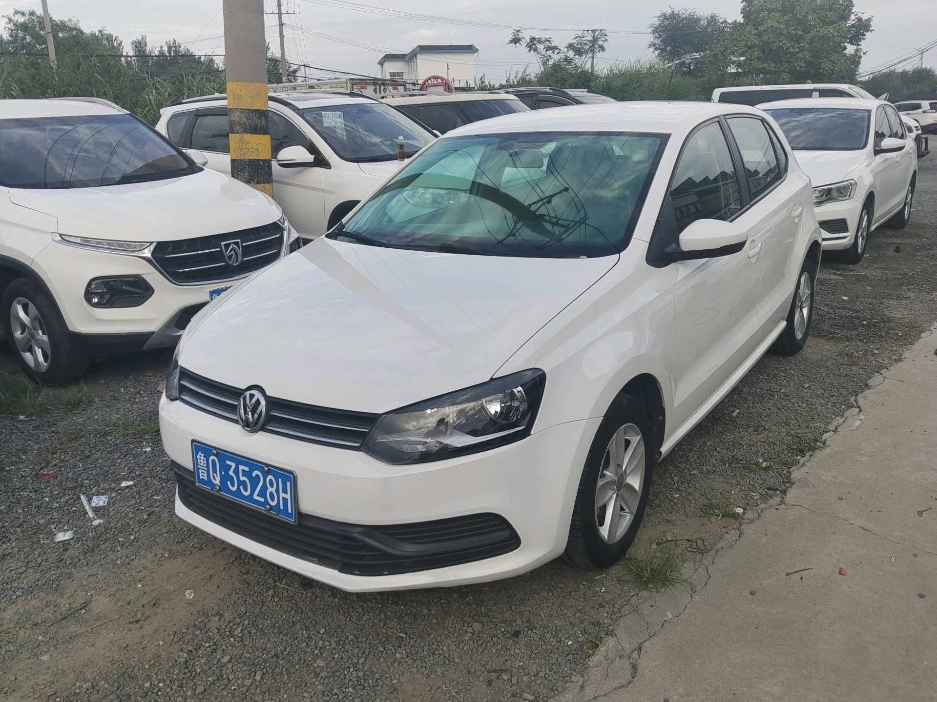 Volkswagen Polo 2016 car image 