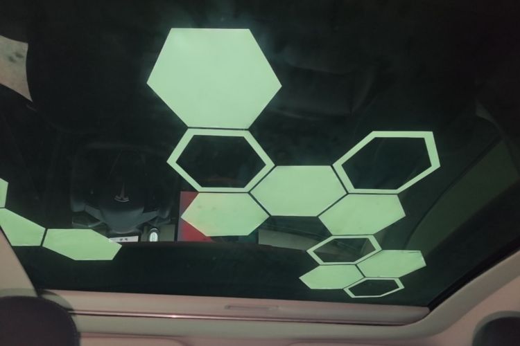 Tesla Model Y 2023 #18 Tesla Model Y 2023 car image #18