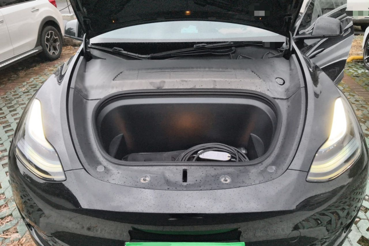 Tesla Model Y 2023 car image #22