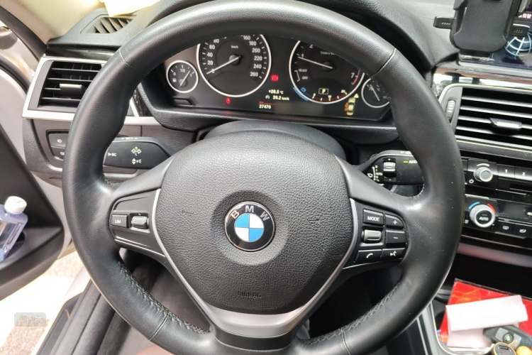 BMW 3 Series 2019 #12 BMW 3 Series 2019 car image #12