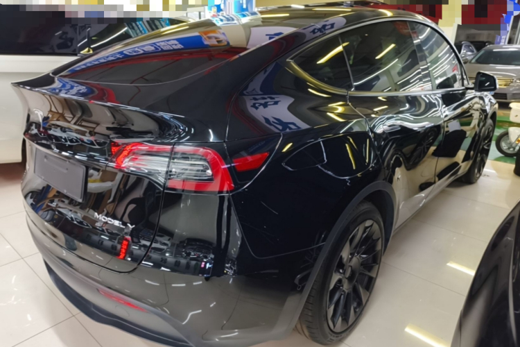 Tesla Model Y 2022 car image #5