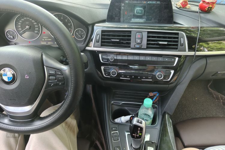 BMW 3 Series 2018 car image #15