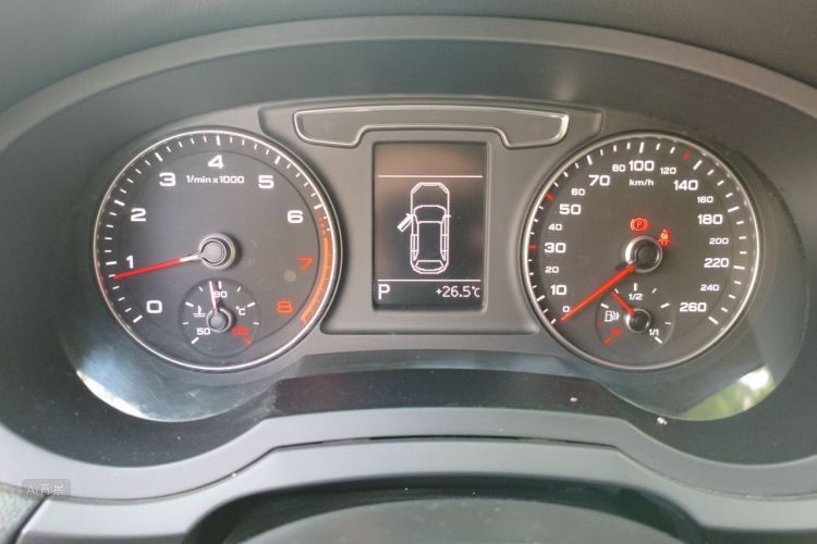 Audi Q3 2017 immagine di auto #13