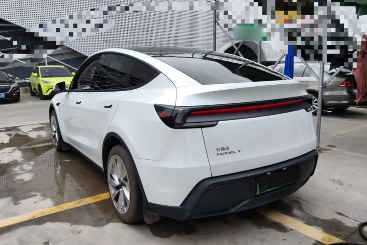 Tesla Model Y 2025 #7 Tesla Model Y 2025 car image #7