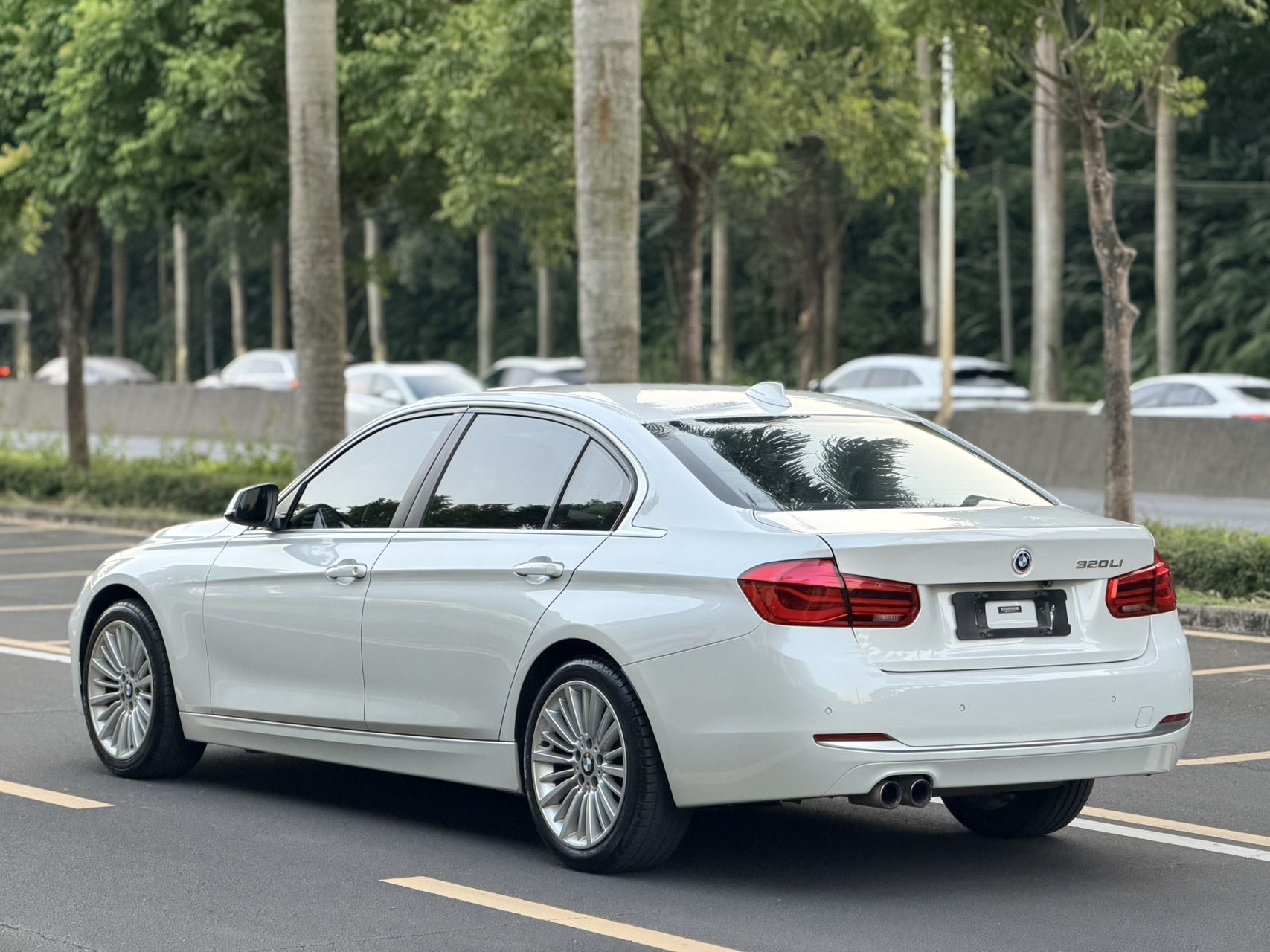 BMW 3 Series 2018 изображение автомобиля #6