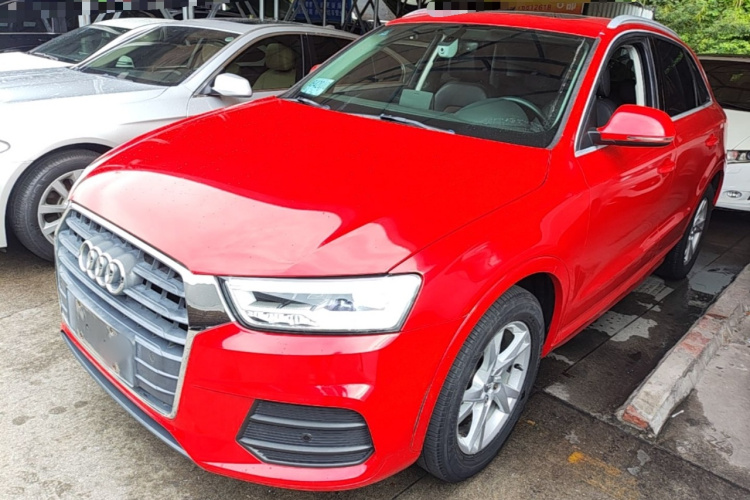Audi Q3 2018 car image #2