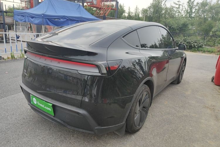 Tesla Model Y 2025 #5 Tesla Model Y 2025 car image #5