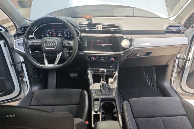 Audi Q3 2020 car image #11