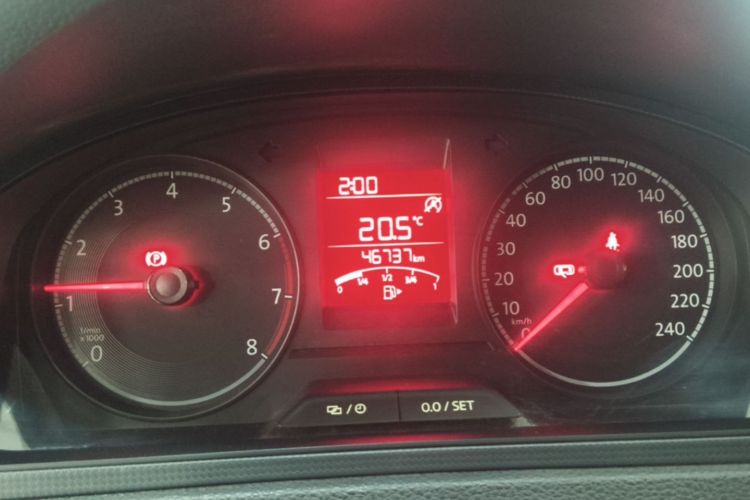 Volkswagen Santana 2020 imagen de coche #12